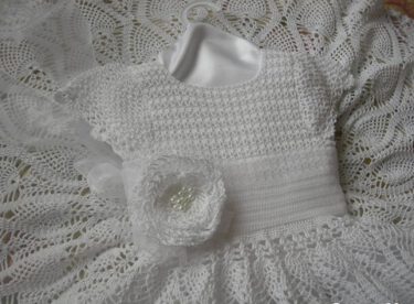 Zarif beyaz bebek elbisesi