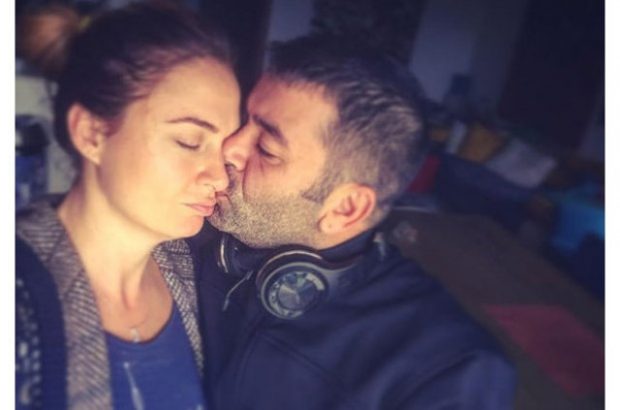 Bülent Şakrak’tan Ceyda Düvenci’ye veda öpücüğü
