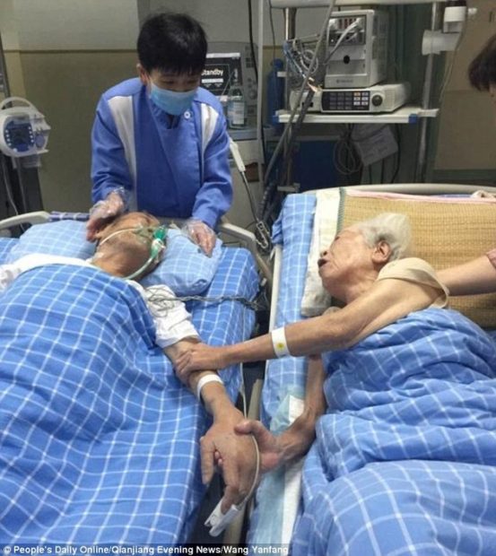 Son isteği 66 yıllık eşinin ellerini tutabilmekti