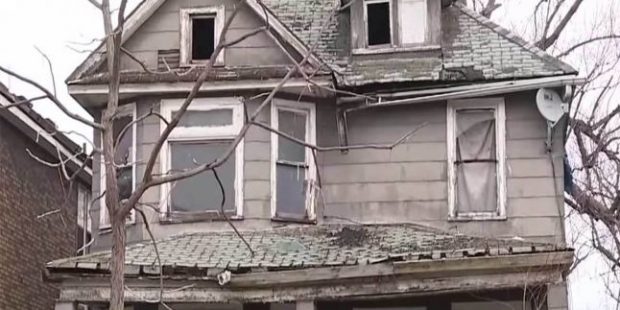 Komşular Terk edilen Evin Penceresinde Bir Çocuk Gördü – Polis Baskın Yapınca Bakın Neyle Karşılaştı