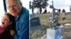 10 Yaşında Ölen Oğlu İçin Yaptırdığı Mezar Taşını Milyonlar Ziyaret Ediyor