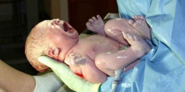 Aynı Anda Anne Ve Bebeği Hayatını Kaybetti – Saatler Sonra Dirilince Doktorlar Bile Şaşırdı