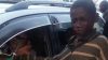 Dilenci Çocuk Para İstemek İçin Yaklaştığı Aracın Sürücüsünü Görünce Gözyaşlarına Boğuldu