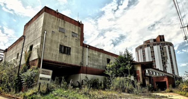 Aile Terkedilmiş Bir Hastane Buldu – Hastanenin İçini Görüne Tüyleriniz Ürperecek