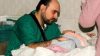 Yüzlerce Çocuğun Hayatını Kurtarmak İçin Kendini Feda Eden Kahraman Doktor!