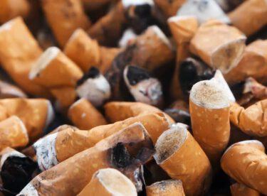 Finlandiyadaki Yeni Bir Kanuna Göre Çocukların Yanında Sigara İçmek Yasak