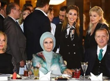 Cumhurbaşkanı Erdoğan sanatçı ve sporcularla iftar yaptı