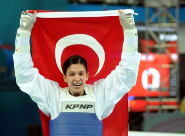 Nur Tatar, Dünya Tekvando Şampiyonası’nda altın madalya kazandı