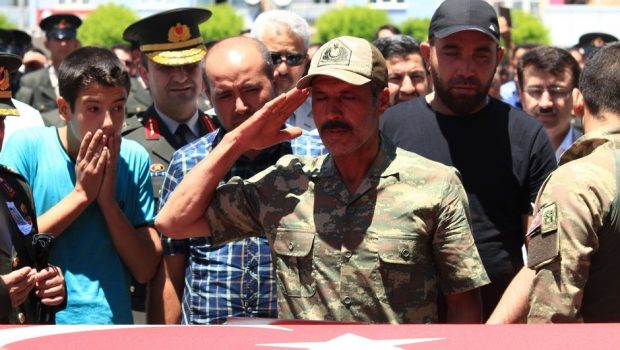 Oğlunun Şehadet Haberini Aldığında “Aybolmasa Oynarım” Diyen Baba Evladına Böyle Veda Etti!