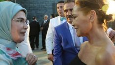 Hülya Avşar’dan dekolteli iftar yorumu