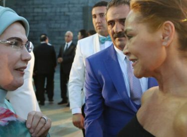 Hülya Avşar’dan dekolteli iftar yorumu