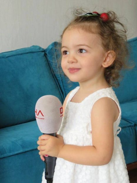 6 aylıkken konuşmaya 17 aylıkken ise kitap okumaya başladı
