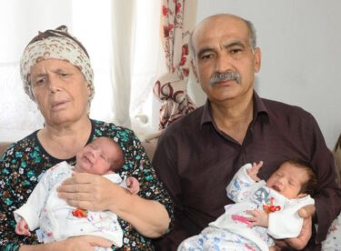 Uşak’ta 55 yaşındaki çiftin ikiz bebeği oldu!