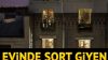 Evinde şort giyen genç kadını, apartman yöneticisine şikayet ettiler!