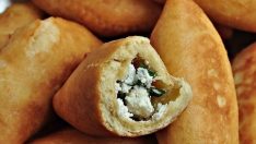 Peynirli Puf Böreği