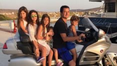 Kızlarını ve yeğenlerini bir araya toplayan Ilıcalı, sosyal medyadan aile pozu verdi