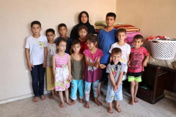 Savaştan kaçtı, 16 çocukla tek odalı evde yaşıyor