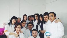 Fotoğraftaki Ünlü Sanatçıyı Tanıdınız mı? Ünlü Olmadan Önce Dişçiymiş