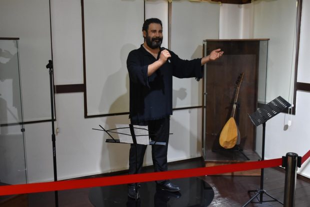 Ahmet Kaya’nın heykeline ölüm yıl dönümünde ziyaretçi akını