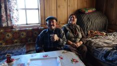 Kastamonu Azdavay’da Ali Osman ve Fati Kara çifti kara kışa rağmen köylerini terk etmiyor