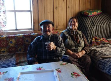 Kastamonu Azdavay’da Ali Osman ve Fati Kara çifti kara kışa rağmen köylerini terk etmiyor