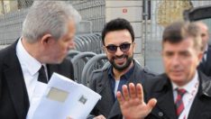 Konsolosluk çalışanları Tarkan’ı görünce… Tarkan Türkiye’yi Terk ediyor