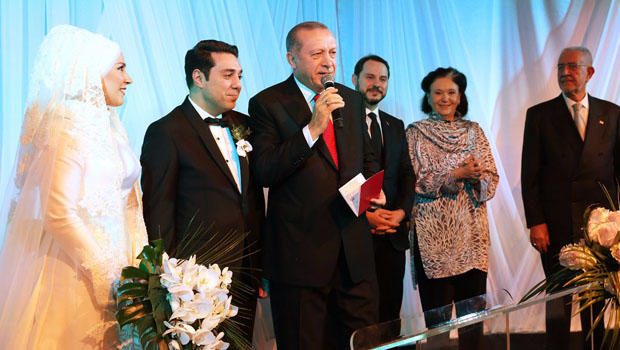 Ünlü sanatçı kızını evlendirdi, nikah şahidi Cumhurbaşkanı Erdoğan oldu.