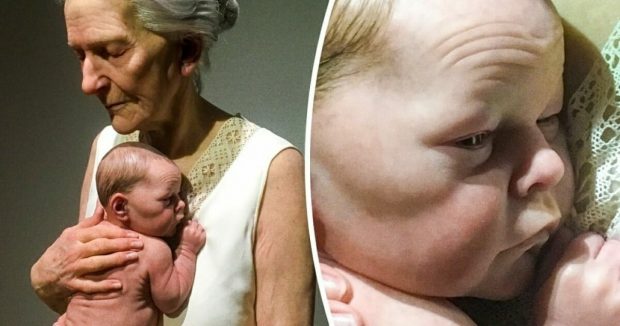 Fotoğraftaki Torununu Tutan Bir Nene Değil – Gerçeği Öğrenince Şaşıracaksınız