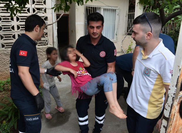 Bayram için çocuklara hediye getiren öğretmen gördü… Adana’da yürek burkan olay