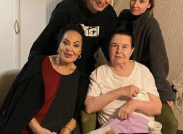 Türkan Şoray’dan hastanede tedavi gören Fatma Girik’e ziyaret